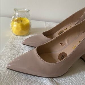 Elegant Tan Pointed Toe Heels
